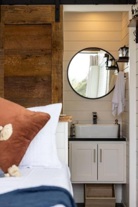 New The Perry Cozy Container Home Fredericksburg Extérieur photo